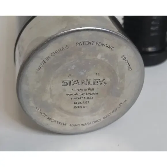 Stanley Classic Legendary Vacuum Bottle 16 oz. - Picture 4 of 4